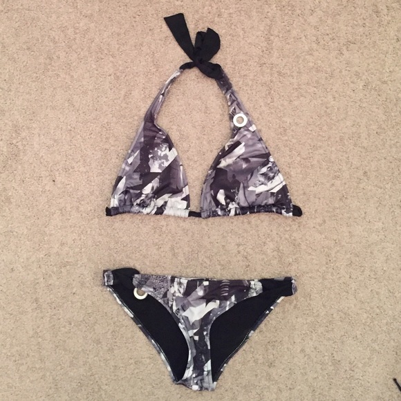 Volcom Bikini - Picture 2 of 3