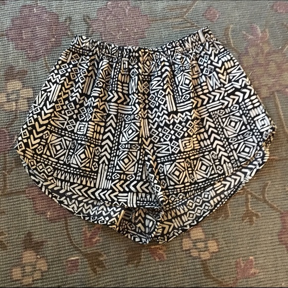 Super cute Tribal print shorts!!