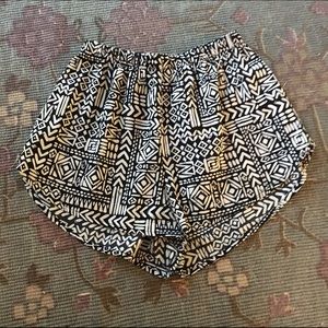Super cute Tribal print shorts!!