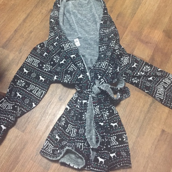 PINK Victoria's Secret Other - MWT MED/Large  reversible plush ROBE