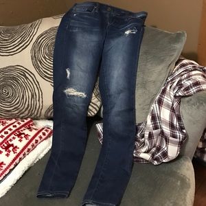 Blanknyc jeans with ripped knee