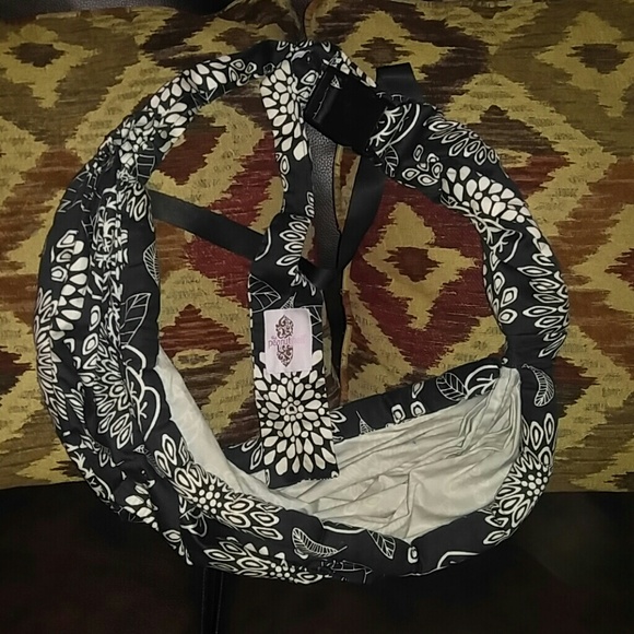 The Peanut Shell Baby Sling OS EUC