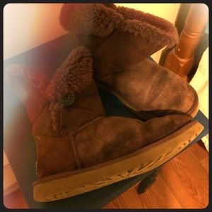 Bailey button purple uggs