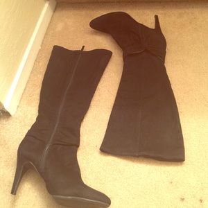 Black high heal boot