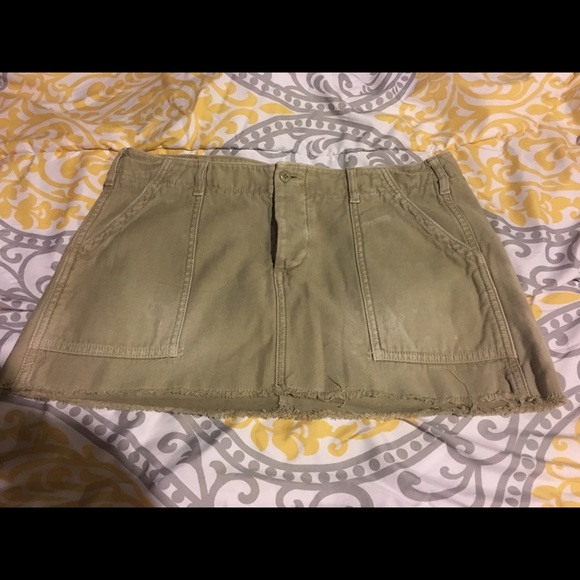 American Eagle Khaki Skirt - Picture 2 of 3
