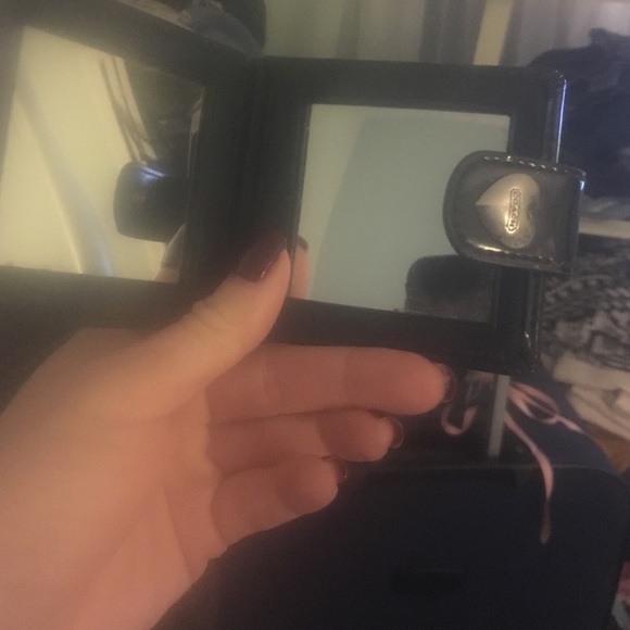 Coach compact - Picture 2 of 3