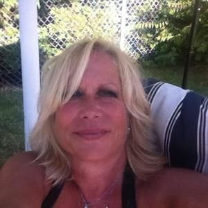 Meet your Posher, Lorrie