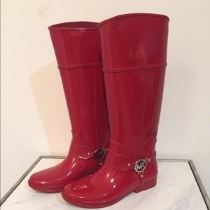 Worn once. In great condition!