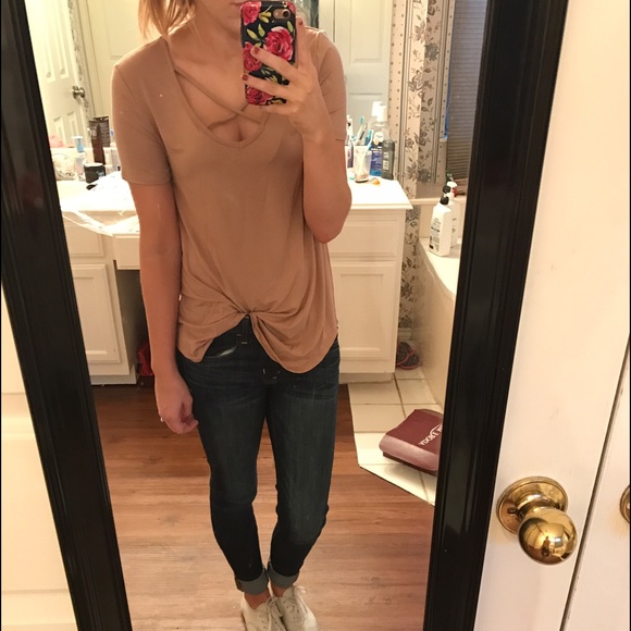 ⭐️⭐️⭐️⭐️⭐️ RATED Cute strappy basic tee! - Picture 2 of 4