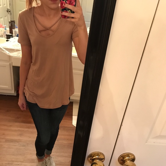 ⭐️⭐️⭐️⭐️⭐️ RATED Cute strappy basic tee! - Picture 4 of 4