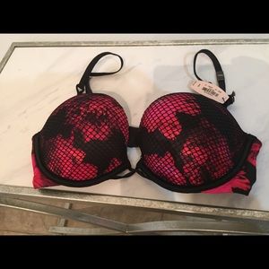 Never worn, was a gift but just not my style!