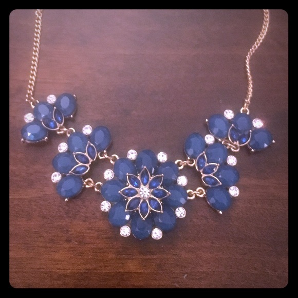 H&M statement necklace