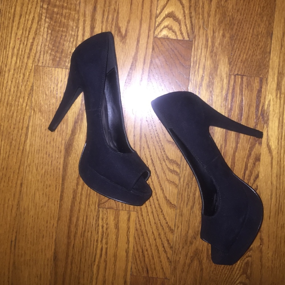 Velvety peep toe shoes worn twice
