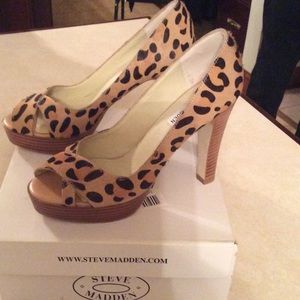 Leopard Print heels size 8' Offers accepted