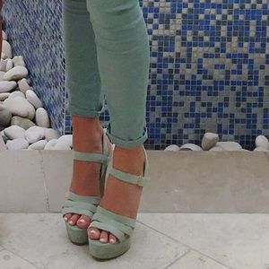 DAYGLOW Steve Madden pumps