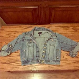 Quarter-sleeve denim jacket