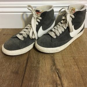 Nike SB Mid Blazer Sneaker Grey