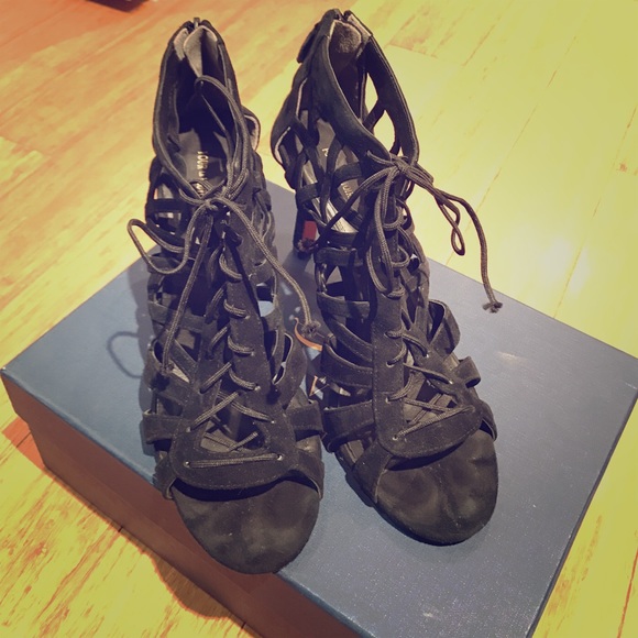 Pour La Victoire Charlize Black Suede Heels