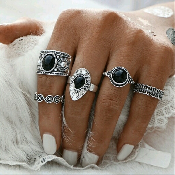 Size 5 black and silver ring - Picture 3 of 3