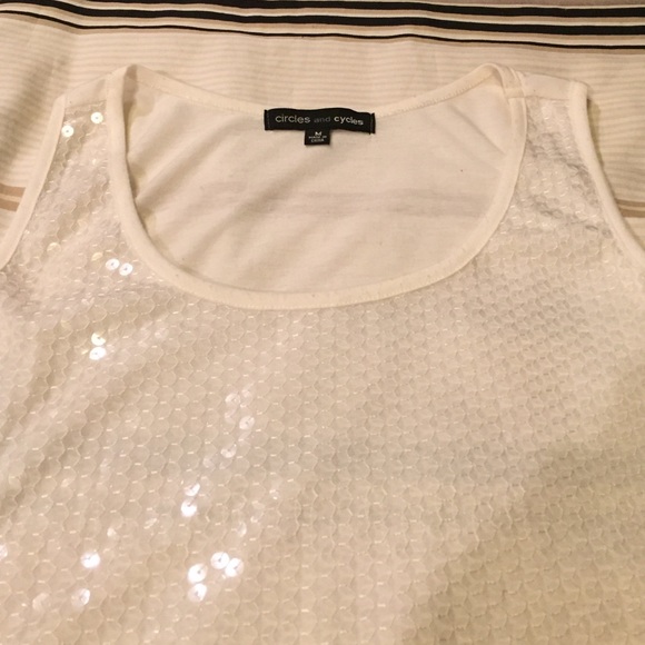 circles and cycles Tops - Cream sparkle tank top in M.