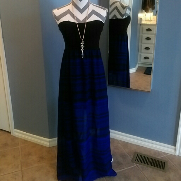 🇺🇸SALE! Wet Seal blue strapless maxi - Picture 1 of 4