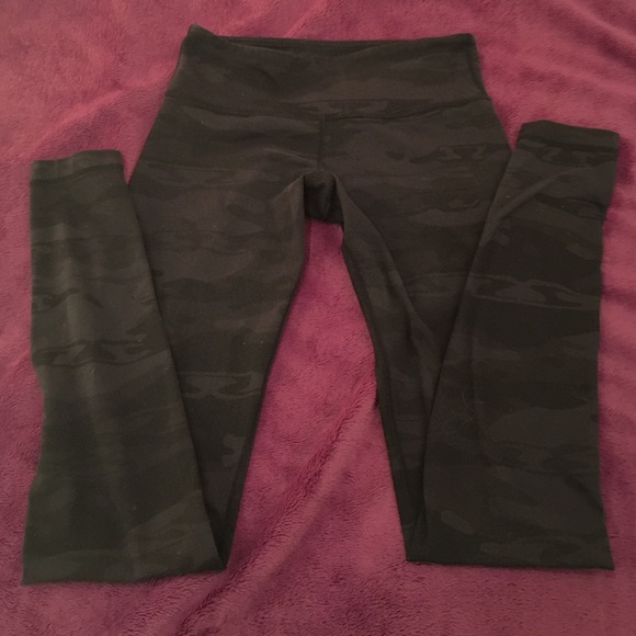 Lululemon long camo leggings size 4