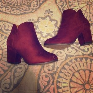 Size 5.5 maroon ankle boots