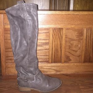 Knee-high riding boots