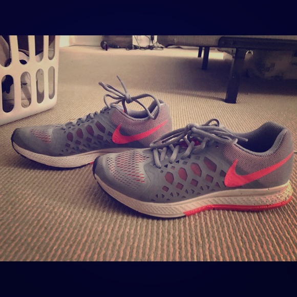 Women's Nike Pegasus 31 size 8