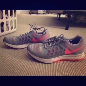 Women's Nike Pegasus 31 size 8