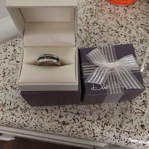 A wedding band size 9