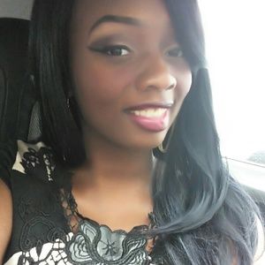 Meet your Posher, Elizabeth