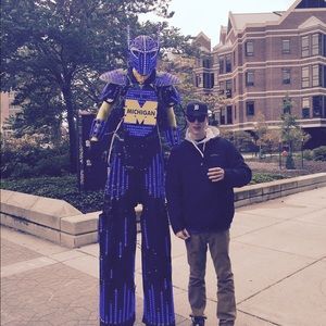 Meet your Posher, Logan