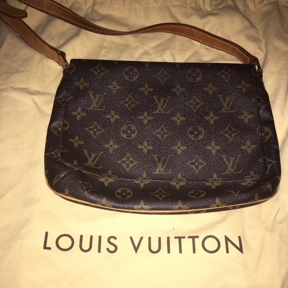 Used Louis Vuitton shoulder envelope bag