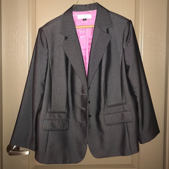 Tahari Women's size 16 pant suit, gray pinstripe!