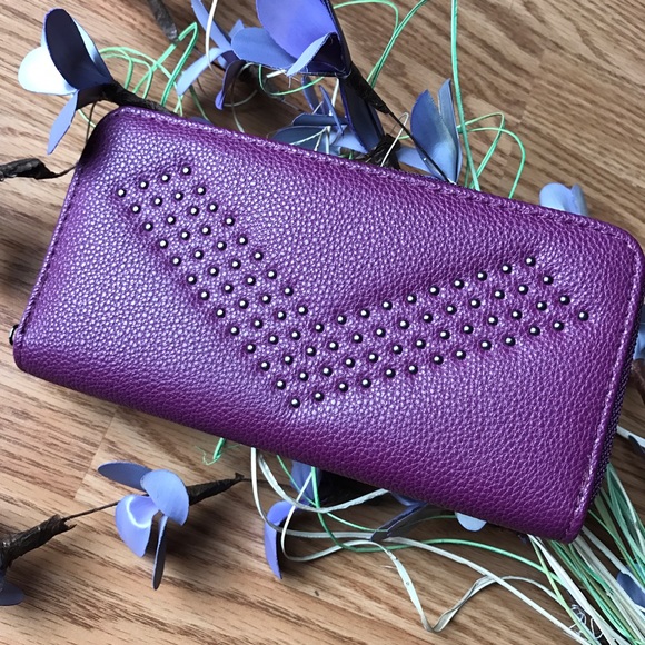 Rue21 Handbags - Rue 21 Wallet NWOT (1/28 HP✌🏼🎉)