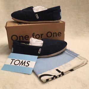 TOMS Classics Canvas Shoes in Navy