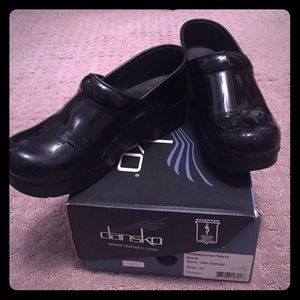 Dansko professional patent clogs