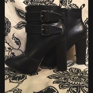 BRAND NEW ~Talur~ Fashion Buckle Side Heels