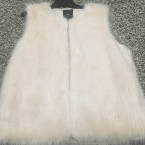 Final Price. Fur-like Vest - Picture 2 of 3