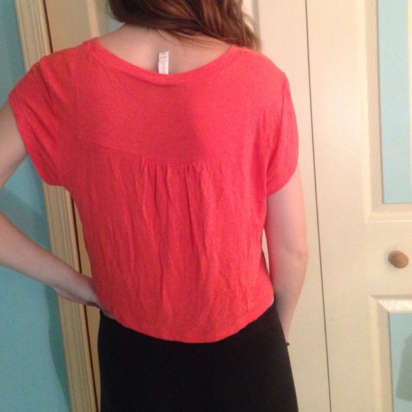 Crop top - Picture 2 of 2