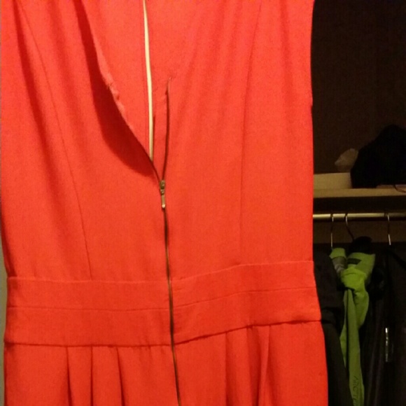 A Red jumper - Picture 4 of 4