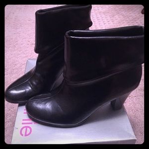 Black heel leather boots