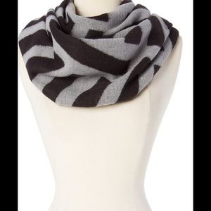 PERFECT SOFT & COZY ABSTRACT INFINITY SCARF