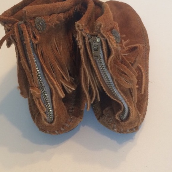 Minnetonka Suede Brown Booties Fringe Boots 6.5 - Picture 2 of 4
