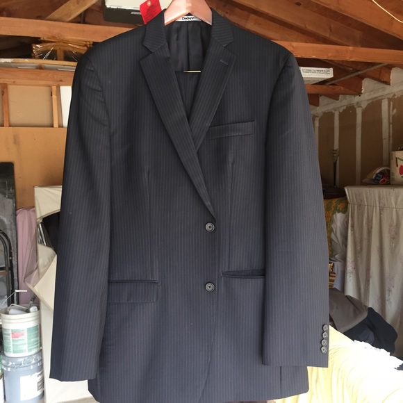 DKNY Men's Navy Blue Business Suit (coat & slacks)
