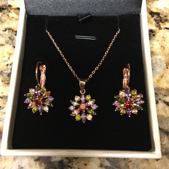 *NWOT* Multi color necklace and earrings
