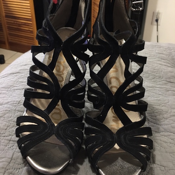 Suede black heels
