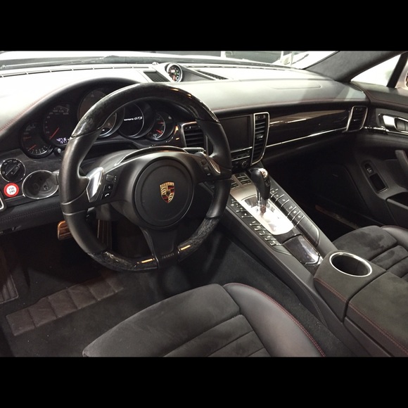 Meet your Posher, Nicole - Picture 1 of 1