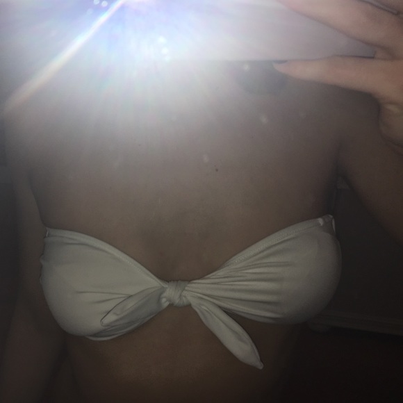 Victoria's Secret swim top - Picture 1 of 3